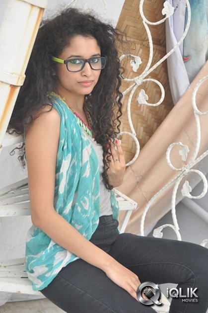 Soumya-Sukumar-at-Pora-Pove-Movie-Success-Meet